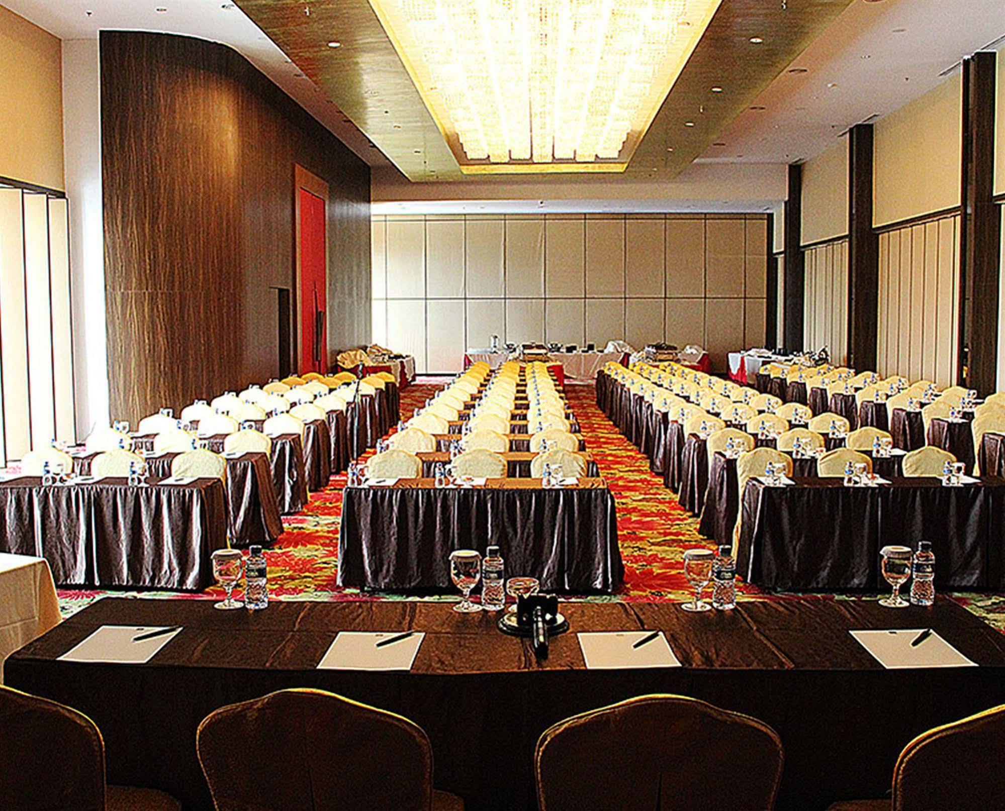Hariston Hotel & Suites, Pluit - Jakarta Exteriör bild
