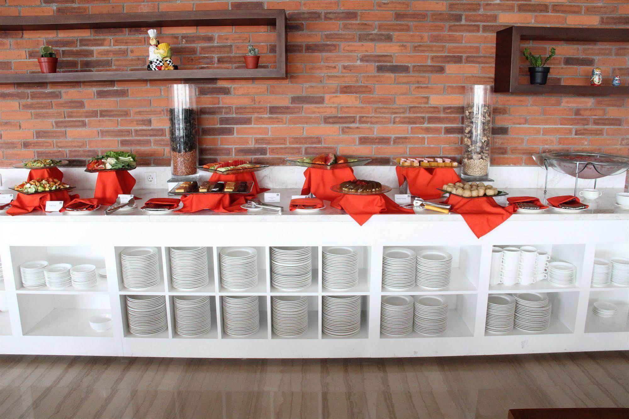 Hariston Hotel & Suites, Pluit - Jakarta Exteriör bild