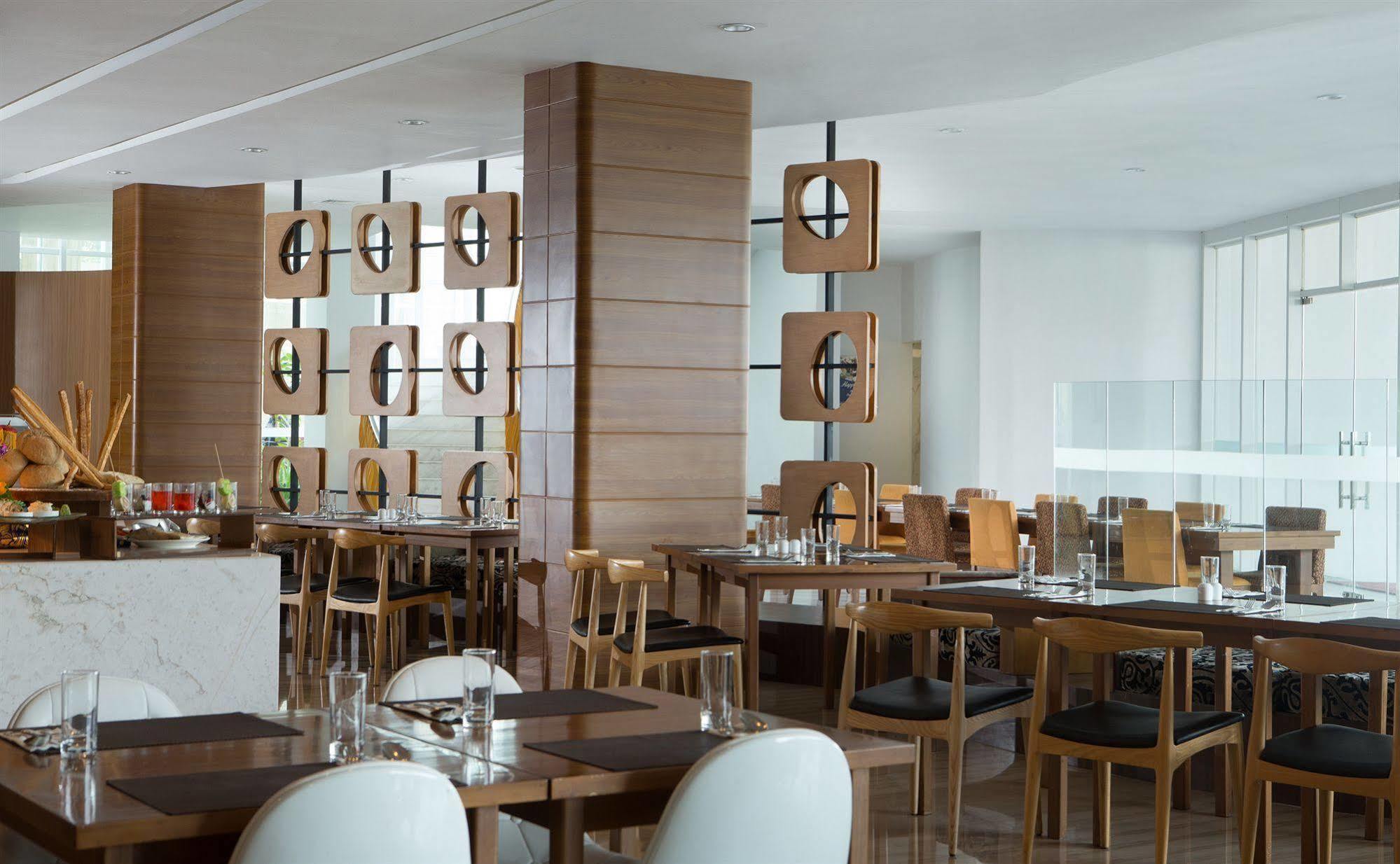 Hariston Hotel & Suites, Pluit - Jakarta Exteriör bild